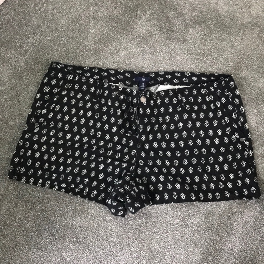 Black and white paisley Linen tie & button shorts